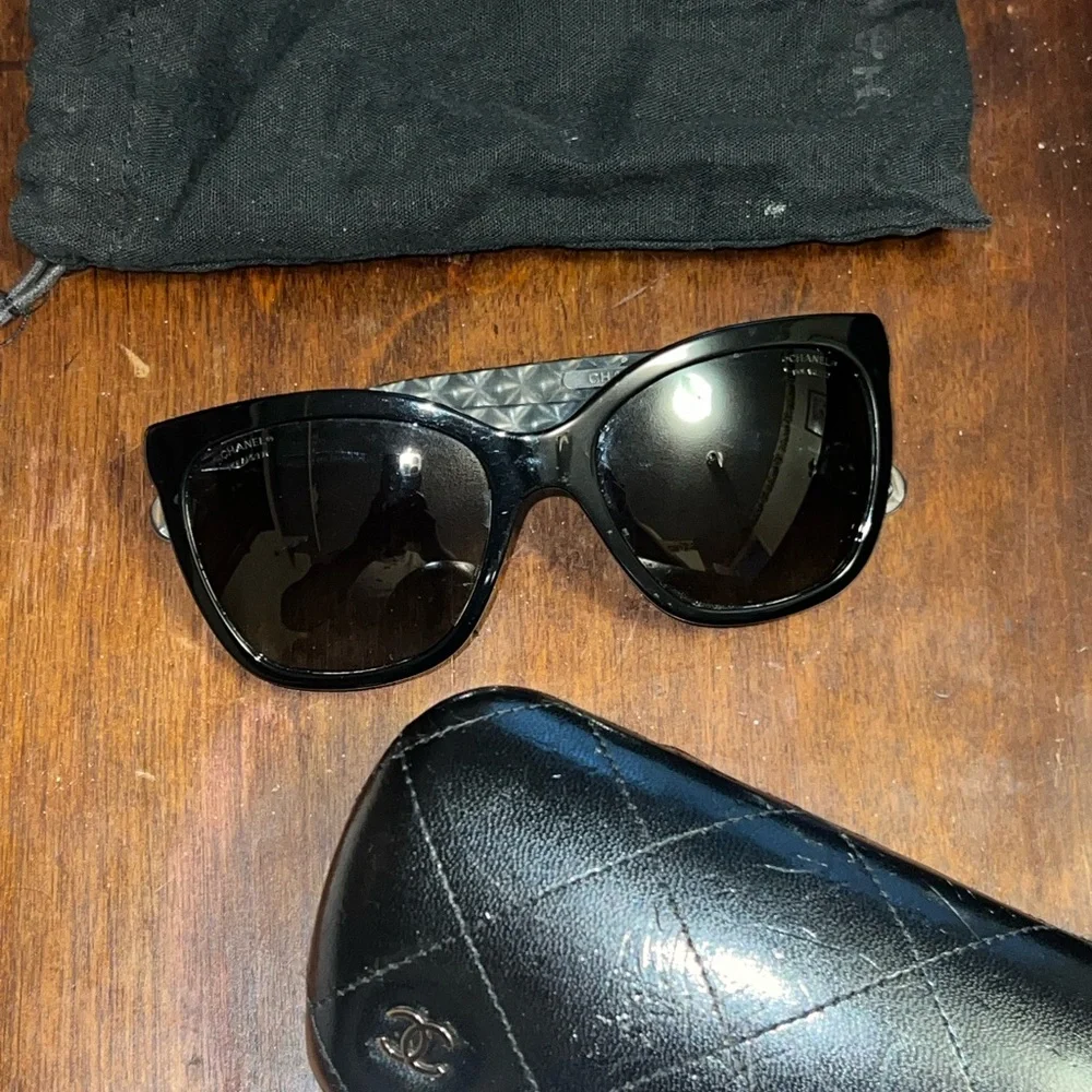 Beautiful 100% Auth CHANEL Butterfly CC Sunglasses (Pre-loved) - Picture 3 of 10